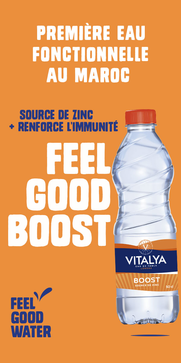 Bouteille d’eau Vitalya Boost sur fond orange, avec un bouchon orange. Texte : “Première eau fonctionnelle au Maroc. Source de zinc + renforce l’immunité. Feel Good Boost.” En bas, logo Feel Good Water.