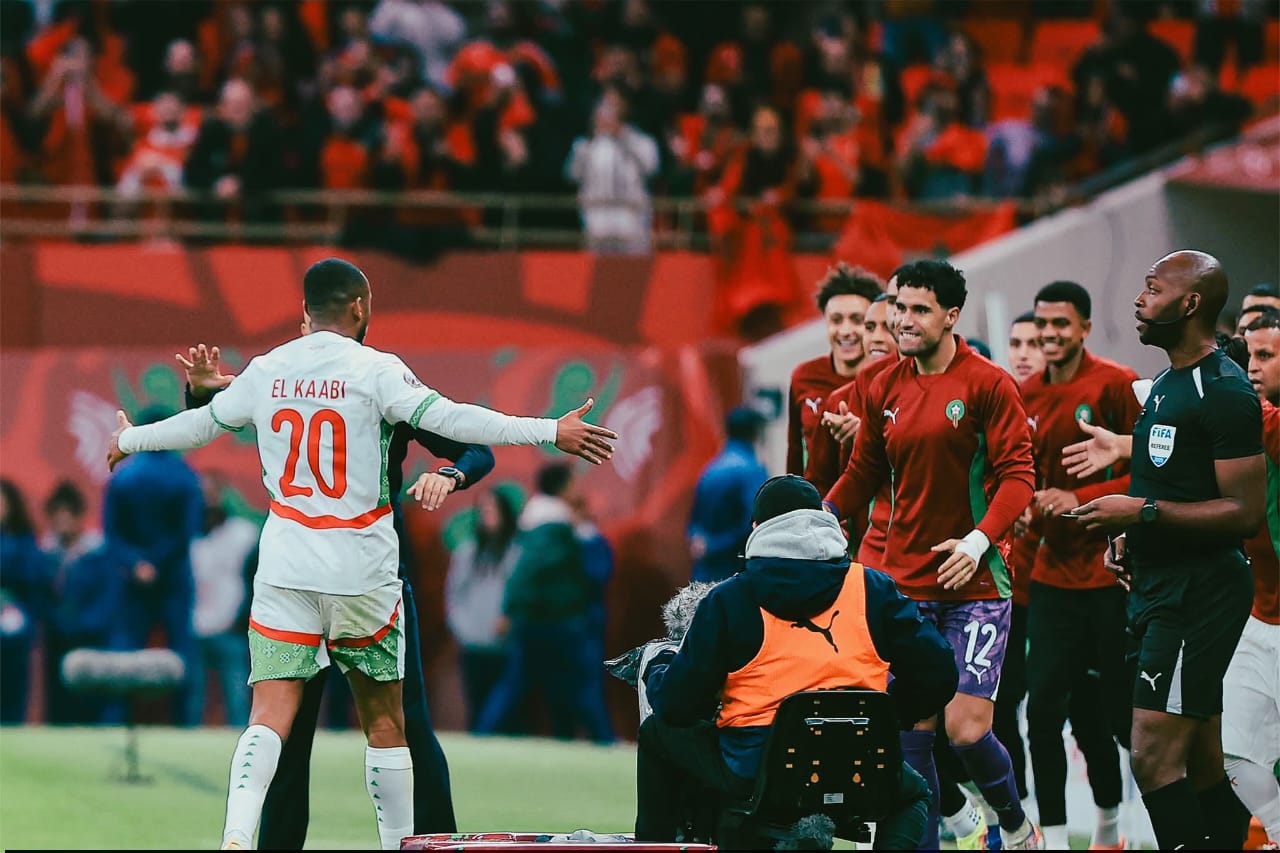 Ayoub El Kaabi célèbre son but avec les Lions de l’Atlas lors de la victoire du Maroc contre la Zambie (3-0) à la CAN 2025 au stade Prince Moulay Abdellah de Rabat.